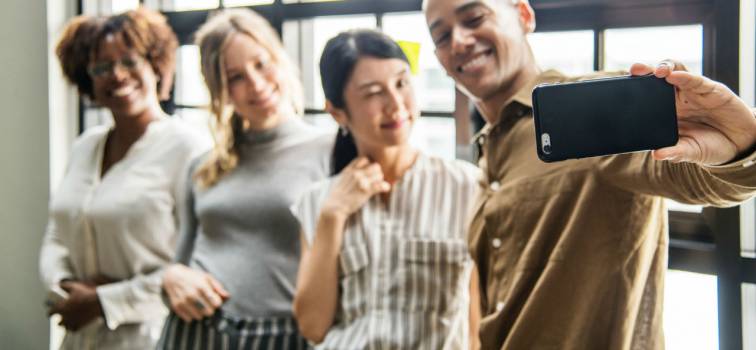 Zelf doen versus influencer marketing uitbesteden